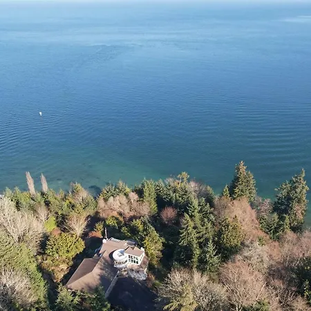 Unique Port Ludlow Home With 3 Decks And Hot Tub!